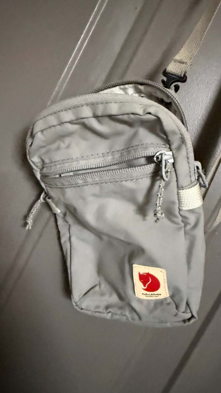 Fjallraven High Coast Pocket Crossbody Bag in Fog Gray